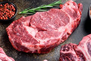 reducir consumo de carne - chuleta sin cocinat